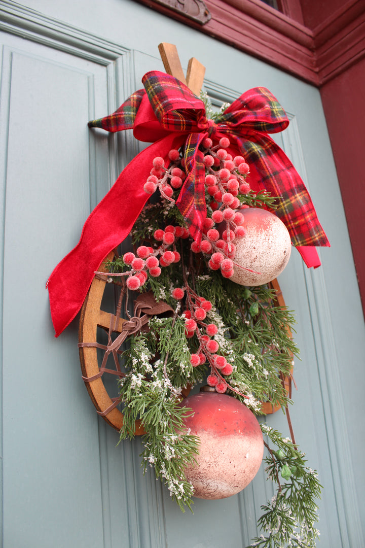 Snow Shoe Wall/Door w juniper spray and dark red snow bulbs